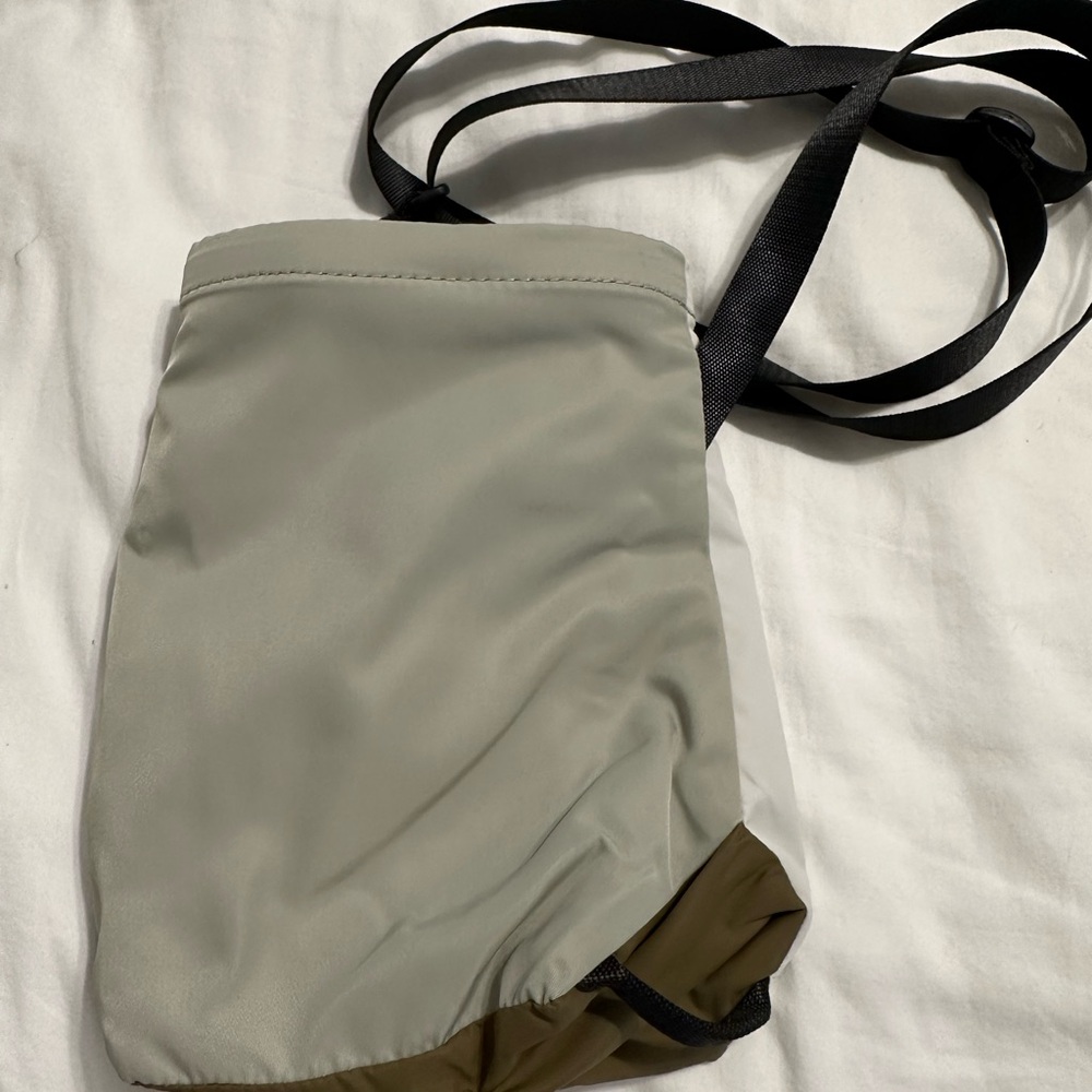 Waterbottle Crossbody - Picture 3 of 4